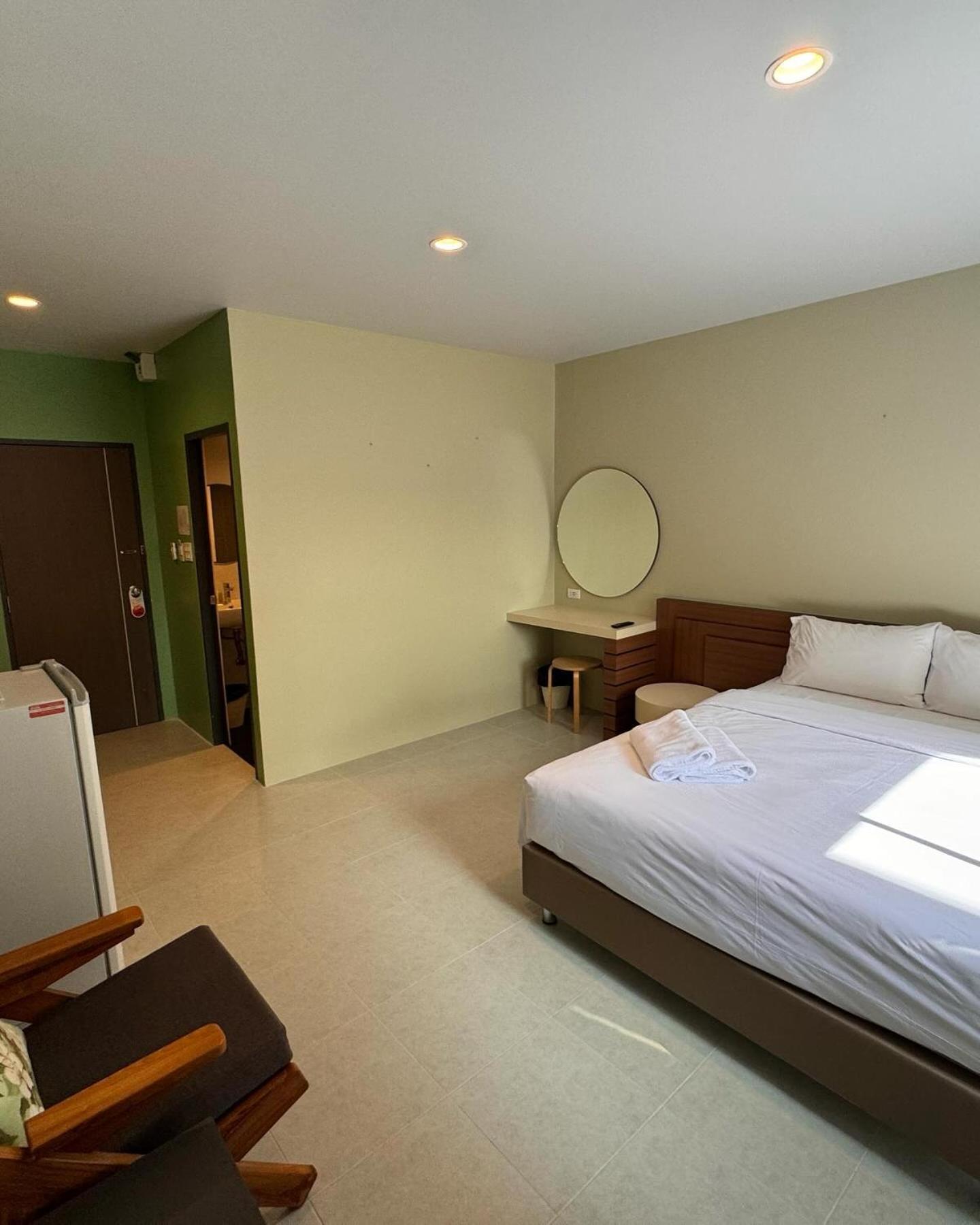 Siri Hotel Phuket Exterior foto
